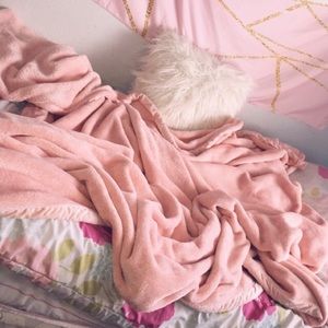 Large, heavy fluffy pink blanket